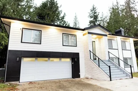 Cozy Modern Home. Stylish, Bright, and Inviting