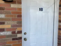 1-bedroom suite on 1st Fl. in Green River with AC, WiFi, a kitchen and laundry. Hotels in Green River