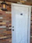 1-bedroom suite on 1st Fl. in Green River with AC, WiFi, a kitchen and laundry.