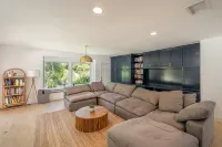 Remodeled Oasis Retreat w/Pool & Jacuzzi.