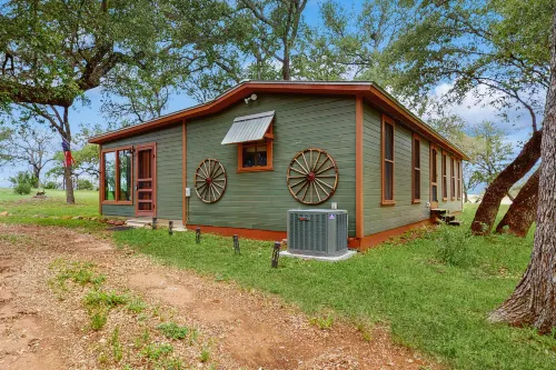 Seahorse Cove Hotels in Burnet