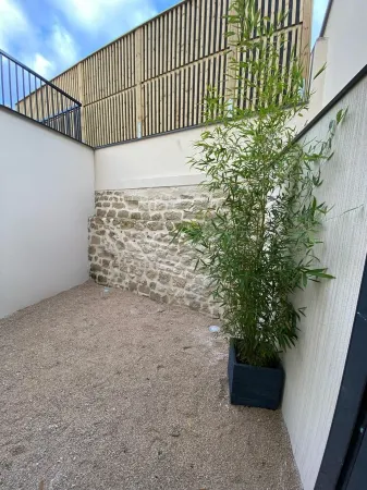 Maison Centre Suresnes Отели рядом с достопримечательностью «Sogitec Industries»