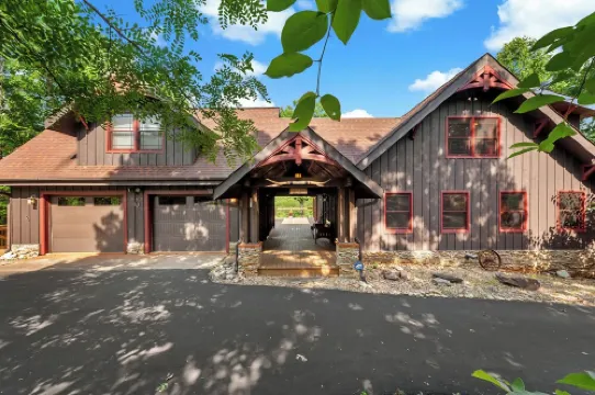 Welcome to Grandview Lodge! A 4 bedroom, 4 bath Mountain Sanctuary with Mtn View