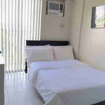 1BR/ST Camella North Point condo with free WiFi and Netflix Rooms