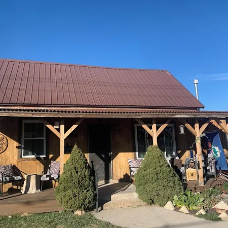 Charming 2-bedroom Vintage 1921 Cottage w/ Mountain Views in lovely Heber City!