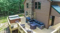 Oversized Hot Tub • Fire Pit • Mountain Cabin Getaway • Near Deep Creek
