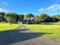 Charming Historic 4 Bdrm Farmhouse AC secluded, centrally located, fishing pond