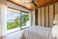 Open up for the Ocean View! Equipped, AC, Wi-Fi 科瓦諾機場附近的飯店