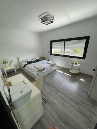 Large 220-metre villa with swimming pool 10 minutes from the beach