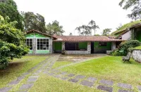 7 bedroom farm, up to 20 people or more, Vassouras RJ. Pets allowed, Sítio Malabaku Hotels in Vassouras