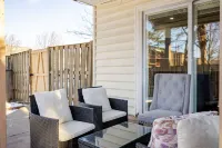 Cozy One-Bed Apartment in Heart of Herndon