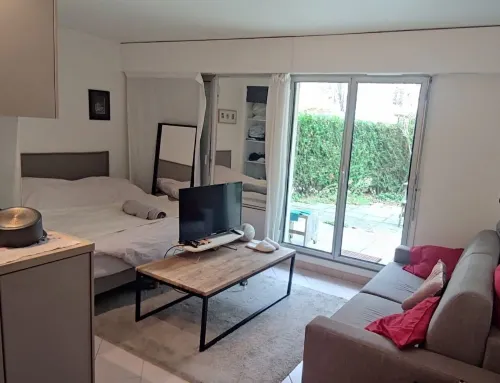 Luminous Studio Champs Elysées with  terrace.