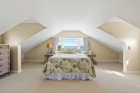 Seaside Sanctuary steps from Long Island Sound