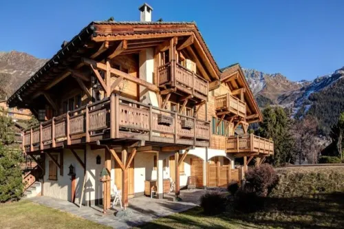 210SQM of Swiss Alpine charm-Minutes to the Ski lift