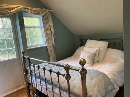 Duke of Monmouth penthouse sea view apartment, Lyme Regis, parking garden, pet