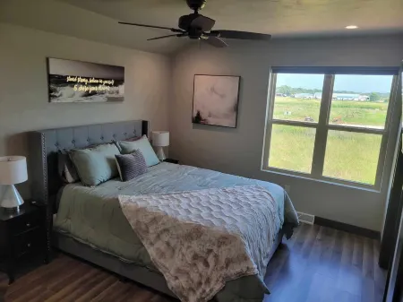 NFL Draft - 2-bedroom condo in Kaukauna with 20Min from Lambeau Field