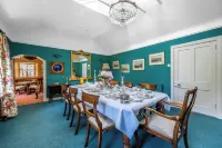 A spacious family retreat in the Highlands. Pet Friendly