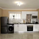 Welcoming cottage with WiFi  just close to Mall of Africa