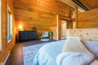 Secluded Lakeside Retreat with Scenic Views (Hot Tub & Sauna) Hotels in Algonquin Highlands