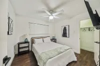 Luxury Home 4 Bedroom/2Bath