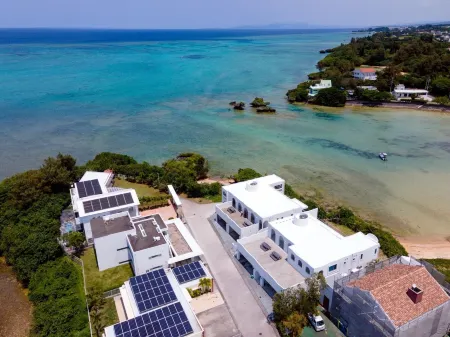 Shallows Отели рядом с достопримечательностью «Benthos Divers»