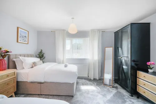 Charming 3-Bedroom Townhouse with Coastal Elegance