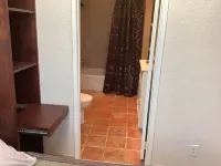 Cute Casita  in charming Palm Desert with WiFi, AC and Pool