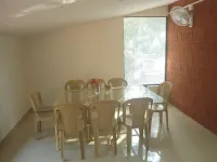 LaLa Land Lake Cottage Private Bedroom for 4