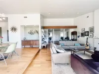 Mid Century View Home in Calabasas Hotels in Calabasas