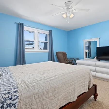 Couples retreat + Pets OK! Center of Town: Unit #2