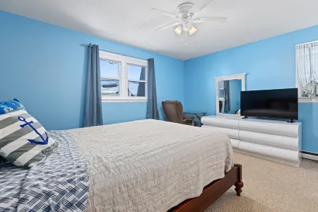 Couples retreat + Pets OK! Center of Town: Unit #2