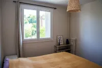 Quiet apartment with parking - 5 minutes by metro from Vieux Lyon Hotels in 9th arr.Vaise