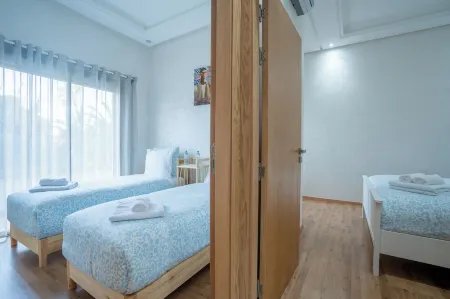 Apartment with Pool Near the Beach Отели рядом с достопримечательностью «Plage David»