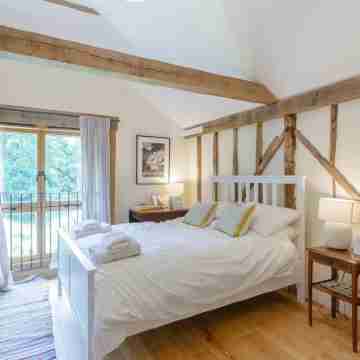 Rustic Charm & Modern Comfort in Essex Countryside Rooms
