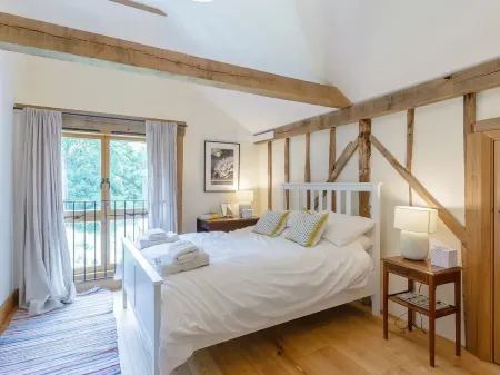 Rustic Charm & Modern Comfort in Essex Countryside Отели в г. Брейнтри