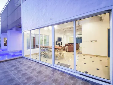 รูปภาพของThe villa seamlessly blends modern design, refined aesthetics and serene comfort