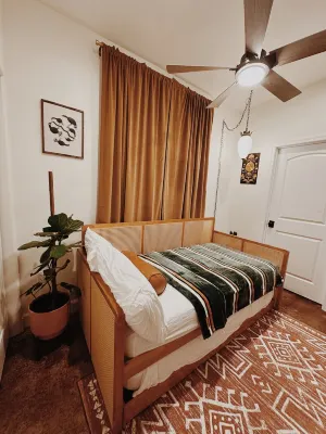 Casa Barrio Viejo - modern adobe house in the perfect Tucson location! Các khách sạn ở Tucson City Center