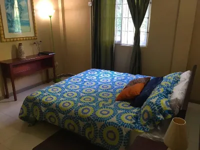 Breathtaking Two Bedroom Apartment located in Cap Estate 피전 아일랜드 비치 주변 호텔