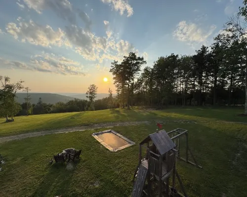 Spacious modern mountain style home with beautiful western views in Corning, NY Hotels in Erwin