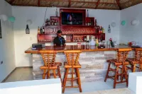 The White Rock Hotel BB - Homestays