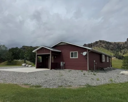 Stillwater River Front Montana Home 斯蒂爾沃特縣酒店