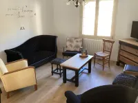 House near 24 h circuit Ecommoy 호텔