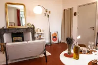 Superb, charming apartment 10 minutes from Saint-Rémy. Hotels in Noves