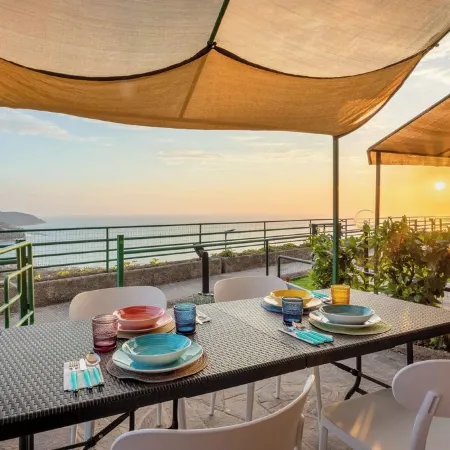 House with sea view, with equipped garden, private parking, pets allowed