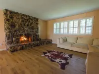 2 king beds, near UCR, pool & arcade.