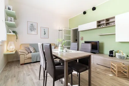 Very fresh cozy app.to just ristr. for fam. even long stay Отели рядом с достопримечательностью «Monumento al Tortellino»