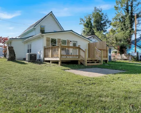 Charming 1-bedroom house in welcoming Big Stone Gap Virginia! Hotels in Wise County