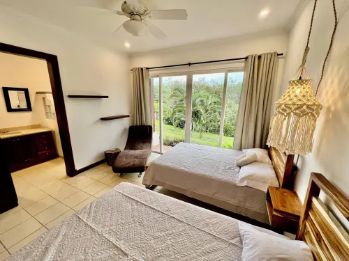 3-BR Villa, 5 min to Beach, AC, WiFi, Private Pool & Rancho, Esterillos Este