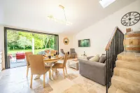 Charming 3-bedroom villa with pool and AC in fabulous Fronsac accross a river