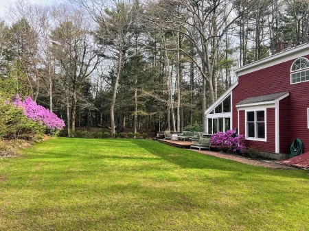 Peaceful House in the Woods near Desert of Maine Отели рядом с достопримечательностью «Ae Home»